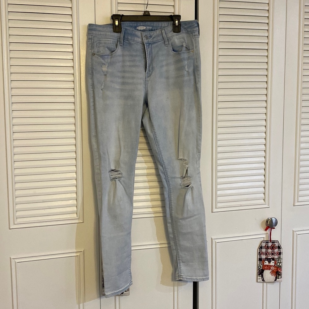 Light Wash Skinny Jeans with Destruction